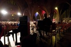 Mitko op zijn gemak voor het publiek